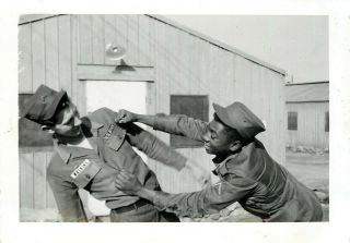 Snapshot B/w Photo 1960 Korea Us Army Soldier Goofing Off Playing Around Gay Int
