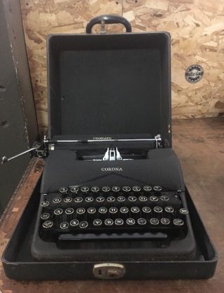 Vintage Smith Corona Standard Typewriter Black Keys W/ Case