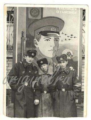Photo 1960s Soviet Army Soldiers Military Men Guys Uniform Gun Vintage