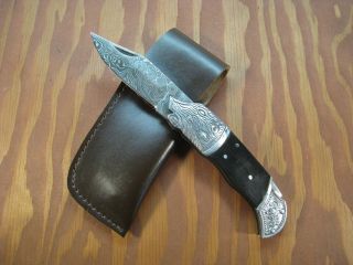 Dkc - 527 Damascus Folding Hunting Knife 7.  4 " Buffalo Horn & Engraved Steel Handle