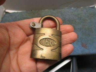 Rare Version Old Brass U.  S.  N.  Fraim Navy Logo Militaria Padlock Lock.  N/r