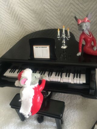 Mr.  Christmas Maestro Mouse In Love Piano Plays 24 Christmas Songs 2