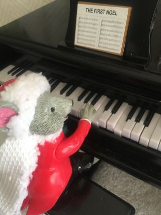 Mr.  Christmas Maestro Mouse In Love Piano Plays 24 Christmas Songs 3