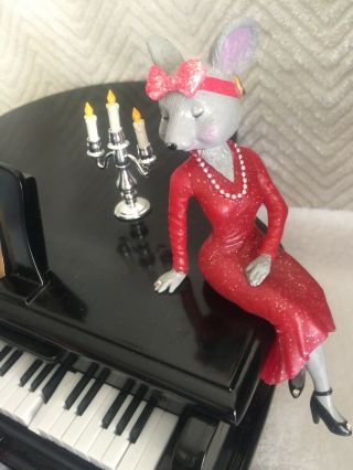 Mr.  Christmas Maestro Mouse In Love Piano Plays 24 Christmas Songs 4