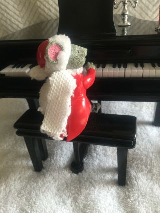 Mr.  Christmas Maestro Mouse In Love Piano Plays 24 Christmas Songs 7