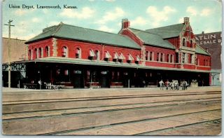 Leavenworth,  Kansas Postcard " Union Depot " Railroad / Train Station Scene 1915