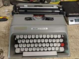 Vintage Olivetti Lettera 35i Typewriter Gray 354 I