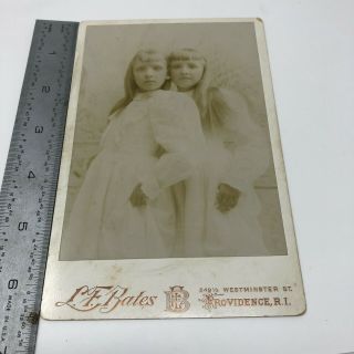 Cabinet card portrait photo of pretty twin girls c1890 4
