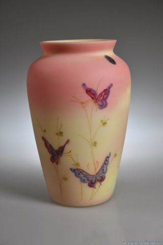 2006 Qvc No.  C1073 By Fenton Hp Burmese Butterflies 8 3/4” H Vase - Signed