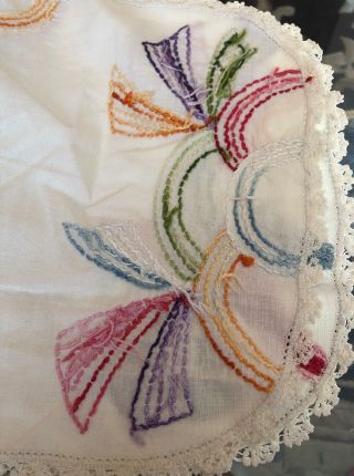 3 Piece Set Vintage Embroidered Linen Dresser Furniture Scarf Lace Trim Doilies 4