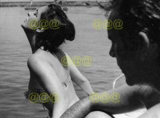 Photo - Richard Burton & Elizabeth Taylor Relaxing By The Waterside
