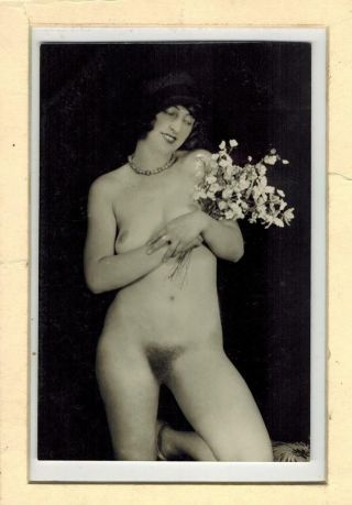 French Nude Woman Holding Flowers 1910 - 1920 Photo Postcard Y17
