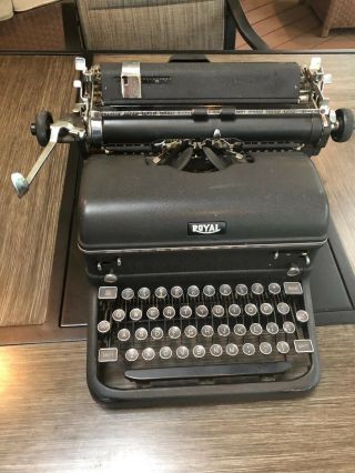 Royal Typewriter - Vintage 3
