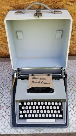 Vintage Remington Travel - Riter Portable Typewriter W/ Hard Case