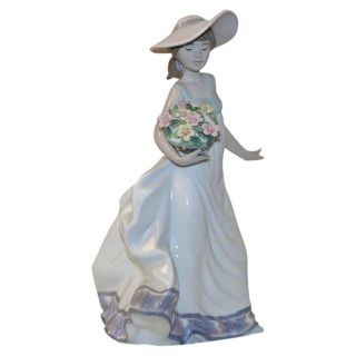 Lladro 5790,  Carefree (girl With Basket Of Flowers)
