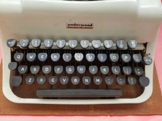 Vintage HIDEAWAY Underwood Portable Typewriter 3