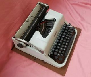 Vintage HIDEAWAY Underwood Portable Typewriter 5