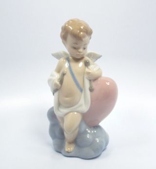 Nao By Lladro Figurine 1436 Cupid Angel With Large Heart