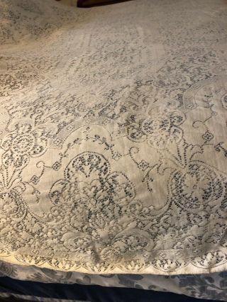Large Oval Quaker Lace Style White Tablecloth Floral Fleur De Lis 70x108