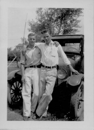Vintage Photo 2 Young Men Holding Each Other In Front Of Car Gay Int 1920 