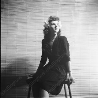 1944 Casual Portrait Of Pretty Woman Vtg 2 1/4 " Square Negative Uc1
