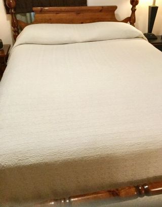 Bates Bedspread Twin Size Vintage Pre - Owned 101” X 76” Ivory Off - White