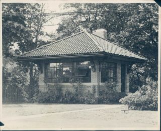 1930 Photo Winchester Ma Rr Station Electric Man 8x10 Vintage Image