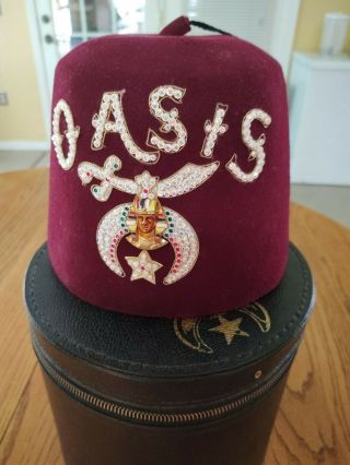 Shriners Oasis Fez Hat - Size 7 - 3/8 With Hard Case