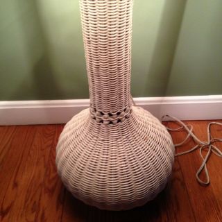 Vintage,  Unique White Wicker Table Lamp & Shade GREAT 3
