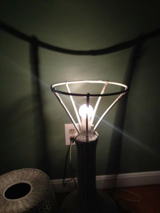 Vintage,  Unique White Wicker Table Lamp & Shade GREAT 6