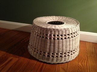 Vintage,  Unique White Wicker Table Lamp & Shade GREAT 7