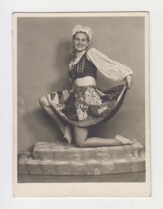 Pretty Leggy Young Lady With Short Skirt Vintage 1940s Real Photo 1