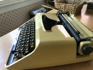 Rare 1960s Sperry Rand Remington w/Case Vintage Typewriter made in Holland 6