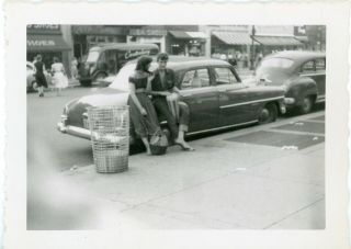 Vintage B/w Photo Of A Couple Leaning Against A Car - Guy Barefoot W/conga Drum