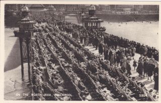 Blackpool - Crowds On The North Pier By Regent