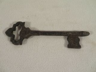 Large Antique Vintage Gate Skeleton Key Cast Iron 7.  5 " Geometric Hole