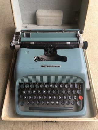 Vintage Olivetti - Underwood Studio 44 Typewriter With Case