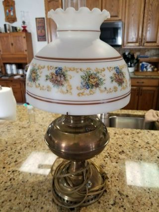 Vintage Electrified Oil Lamp W/quoizel Abigail Adams Gwtw Ruffle Milk Glass 10 "