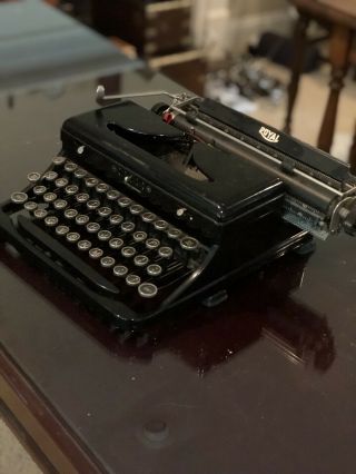 Royal Typewriter Vintage.  Antique