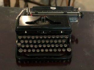 Royal Typewriter Vintage.  Antique 2