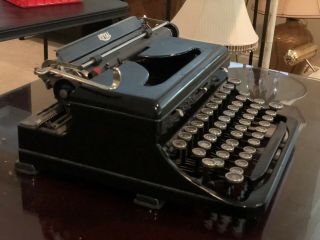 Royal Typewriter Vintage.  Antique 3