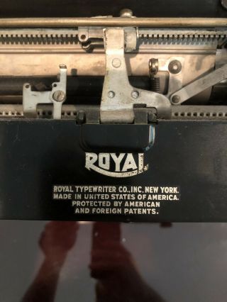 Royal Typewriter Vintage.  Antique 5