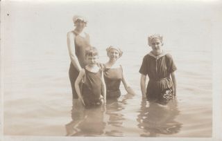 I.  O.  W.  Shanklin 1914 People In The Water - Real Photo By Hill