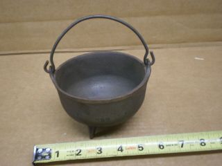 Vintage Small Cast Iron Smelting Pot 3 Leg Footed Kettle Cauldron Bail Handle