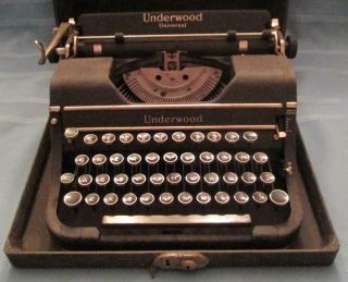 Vintage 1938 Black Underwood Universal 4 - Bank Portable Typewriter W/ Case