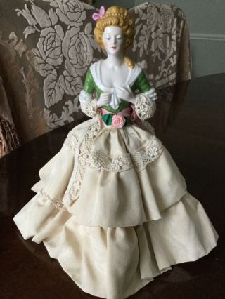 Goebel " Madame Du Barry " Le Authentic Tea Cozy Doll 986/5000
