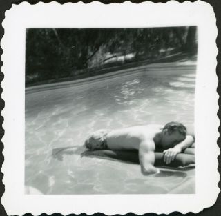 Shirtless Muscle Man Sunbathing In Swimming Pool Vintage Gay Int Photo