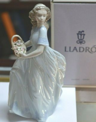 Llardo Figurine 6130 " Spring Enchantment " Daisa 1993 9,  1/4 "