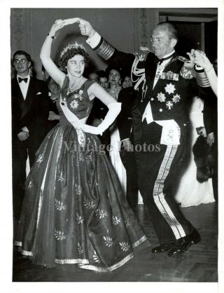 1952 Press Photo Royalty King Paul Queen Frederika Athens Greece Dance 7x9