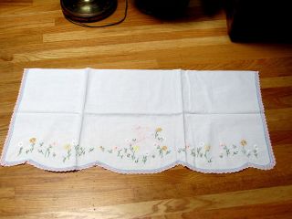 Vintage Dresser Scarf Runner Embroidered Southern Belle Picking Daisies Lace Edg